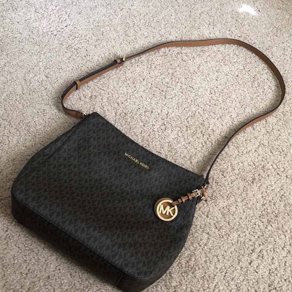 Michael Kor Jet Set Travel Messenger purse